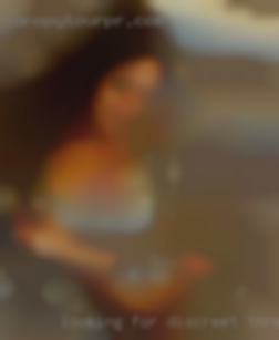 Looking for discreet threesomes Dallas, TX NSA daytime play.